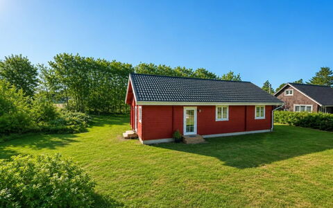 Taija - 200M to the Fjord: Gras, Dak, Verblijf, Gazon, Garden Gebouwen, Schuur, Boerderij, Werf, Tuin, Landscaping