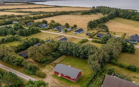 Taija - 200M to the Fjord: Vogelperspectief, Luchtfotografie, Landschap, Plain, Land Lot, Dak, Veld, Landelijk Gebied, Menselijke Nederzetting, Huis