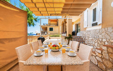 Magrana Pool House: Buitenmeubels, Stoel, Balkon, Schaduw, Toevlucht, Paraplu, Eco Hotel, Buitentafel, Villa, Keuken En Eettafel