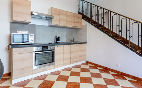 Villerville: Flooring, Verdieping, Hout, Interieur Ontwerp, Keuken, Meubilair, Houten Vloer, Kamer, Beits, Cabinetry