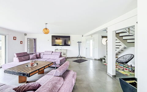 Maison Kergrosse: Interieur Ontwerp, Bankstel, Flooring, Plafond, Meubilair, Huis, Woonkamer, Verdieping, Architectuur, Verlichting