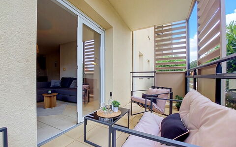 L'Etoile du Sud: Meubilair, Flooring, Interieur Ontwerp, Verdieping, Appartement, Huis, Stoel, Balkon, Bankstel, Woonkamer