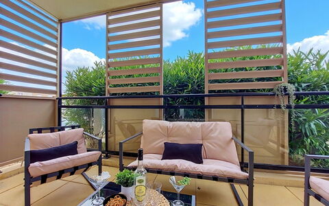 L'Etoile du Sud: Meubilair, Hout, Interieur Ontwerp, Buitenmeubels, Stoel, Verdieping, Balkon, Glas, Veranda, Beits