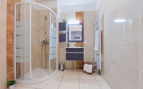 L'Etoile du Sud: Flooring, Interieur Ontwerp, Loodgieterswerkinrichting, Badkamer, Verdieping, Loodgieter, Toilet, Plafond, Kamer, Tegel