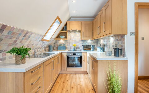 Glengarry Combi: Keuken, Countertop, Interieur Ontwerp, Flooring, Meubilair, Hout, Cabinetry, Toestel Van De Keuken, Verdieping, Plafond