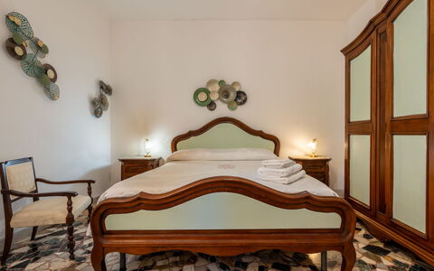 A Cà du Piero: Meubilair, Interieur Ontwerp, Slaapkamer, Bed, Flooring, Verdieping, Hout, Laken, Kamer, Bedding