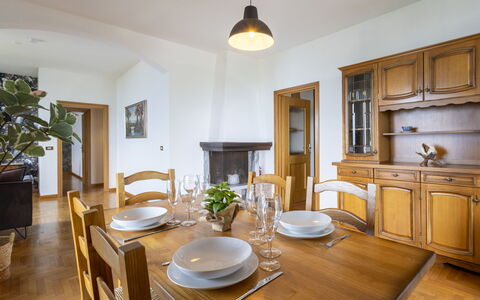 Ortigara Terrace View: Meubilair, Interieur Ontwerp, Flooring, Hout, Eetkamer, Plafond, Stoel, Keuken En Eettafel, Tafel, Kamer