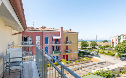 Seaside Apartment: Appartement, Stedelijk Ontwerp, Condominium, Gemengd Gebruik, Balkon, Parking