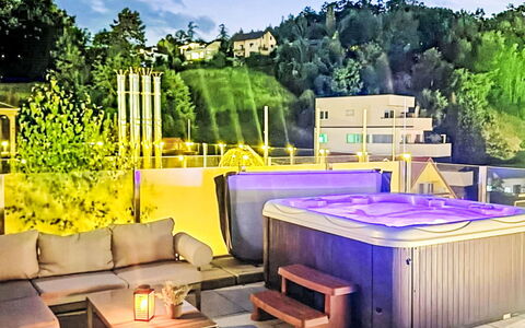 The Penthouse 5: Zwembad, Verlichting, Nacht, Toevlucht, Landschap Verlichting, Eco Hotel, Stoel, Hotel, Ontwerp
