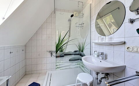 Schömbs: Loodgieterswerkinrichting, Interieur Ontwerp, Flooring, Badkamer, Verdieping, Plafond, Loodgieter, Kraan, Wastafel, Toilet