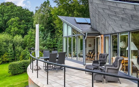 Berenice - 500M from the Sea: Dak, Huis, Huis, Verblijf, Deur, Siding, Dek, Veranda, Plank, Hardwood