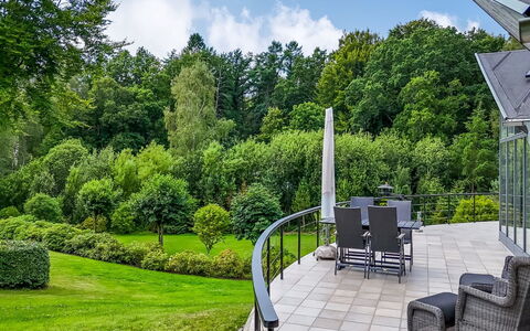 Berenice - 500M from the Sea: Dak, Huis, Huis, Verblijf, Deur, Siding, Dek, Veranda, Plank, Hardwood