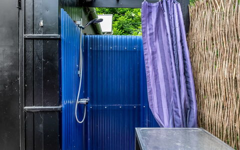 Berenice - 500M from the Sea: Dak, Huis, Huis, Verblijf, Deur, Siding, Dek, Veranda, Plank, Hardwood
