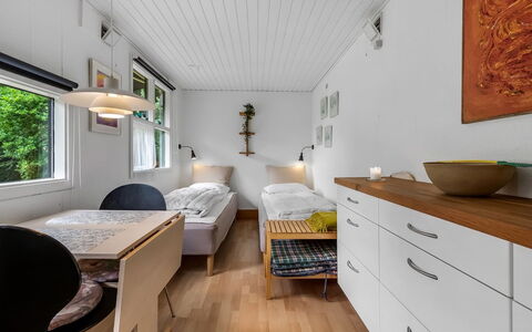 Berenice - 500M from the Sea: Interieur Ontwerp, Muur, Meubilair, Hout, Slaapkamer, Plafond, Verdieping, Flooring, Bed, Kamer