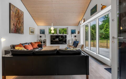 Berenice - 500M from the Sea: Interieur Ontwerp, Flooring, Hout, Plafond, Verdieping, Bankstel, Meubilair, Huis, Woonkamer, Verlichting