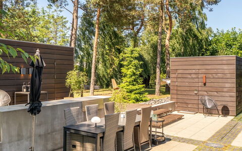 Dagny - 300M from the Sea: Hout, Tuin, Meubilair, Buitenmeubels, Struik, Land Lot, Backyard, Stoel, Schaduw