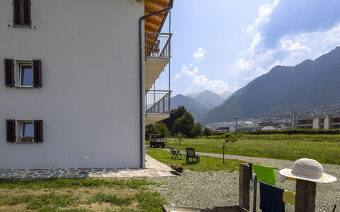 Isola Verde Garden Home: Heuvel, Bergketen, Heuvel Station, Vallei, Ridge, Balkon, Alpen, Veranda, Bergdorp, Massif