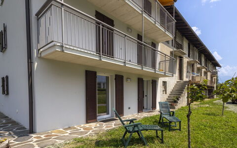 Isola Verde Garden Home: Balkon, Appartement, Veranda, Schaduw, Hardwood, Villa, Leuning, Binnenplaats