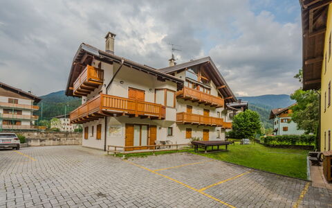 Giglio: Venster, Buurt,  Dorf\, Woongebied, Huis, Menselijke Nederzetting, Appartement, Deur, Balkon