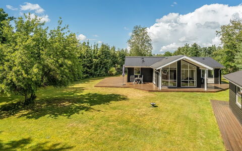 Lucian - from the Sea: Huis, Huis, Dak, Verblijf, Land Lot, Landgoed, Boerderij, Tuin, Garden Gebouwen, Gazon