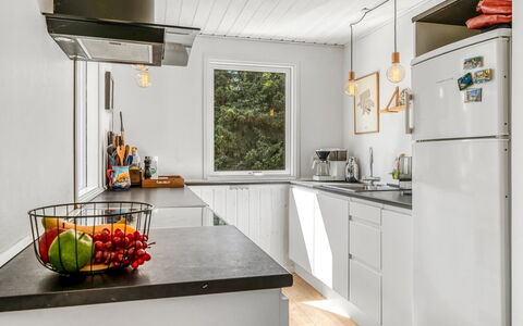 Lucian - from the Sea: Keuken, Toestel Van De Keuken, Countertop, Major Appliance, Interieur Ontwerp, Flooring, Hout, Huishoudapparatuur, Cabinetry, Meubilair