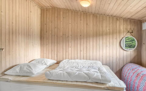 Lucian - from the Sea: Slaapkamer, Hout, Interieur Ontwerp, Verdieping, Flooring, Bed, Plafond, Laken, Bedding, Meubilair