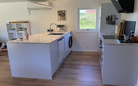 Goce - 300M from the Sea: Flooring, Hout, Verdieping, Houten Vloer, Toestel Van De Keuken, Major Appliance, Keuken, Countertop, Huishoudapparatuur, Hardwood
