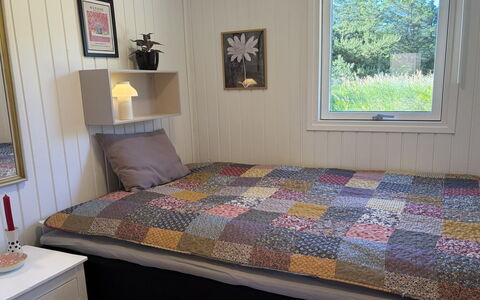 Goce - 300M from the Sea: Bed, Slaapkamer, Meubilair, Laken, Bedding, Hout, Linens, Interieur Ontwerp, Verdieping, Flooring
