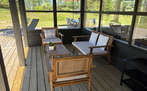 Goce - 300M from the Sea: Meubilair, Hout, Houten Vloer, Flooring, Verdieping, Veranda, Buitenmeubels, Stoel, Hardwood, Tafel