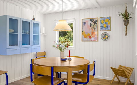 Goce - 300M from the Sea: Meubilair, Interieur Ontwerp, Flooring, Hout, Verdieping, Plafond, Lichte Inrichting, Tafel, Stoel, Eetkamer