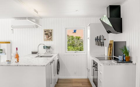 Goce - 300M from the Sea: Keuken, Hout, Toestel Van De Keuken, Countertop, Major Appliance, Flooring, Interieur Ontwerp, Huishoudapparatuur, Cabinetry, Verdieping