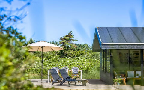 Goce - 300M from the Sea: Struik, Verblijf, Dak, Huis, Tuin, Land Lot, Garden Gebouwen, Groundcover, Deur, Siding