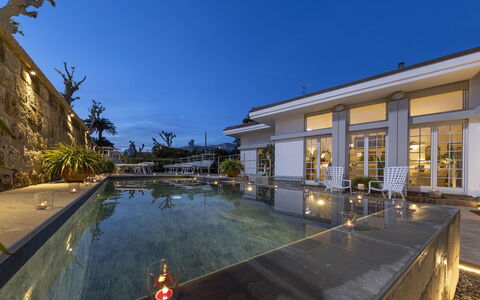 Villa Clara: Architectuur, Waterpartij, Zwembad, Landgoed, Herenhuis, Toevlucht, Reflectie, Reflecting Pool, Hacienda, Villa