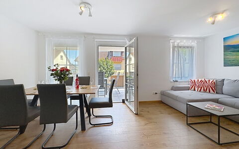 Endingen am Kaiserstuhl 100: Meubilair, Interieur Ontwerp, Flooring, Verdieping, Bankstel, Hout, Tafel, Kamer, Houten Vloer, Woonkamer