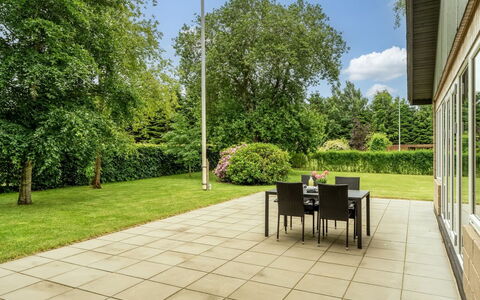 Adisl - 300M to the Fjord: Flooring, Verdieping, Land Lot, Schaduw, Tuin, Stoel, Landscaping, Gazon, Werf, Buitenmeubels