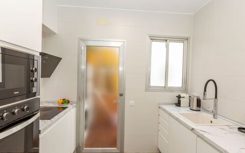 Ribera: Flooring, Major Appliance, Muur, Verdieping, Interieur Ontwerp, Toestel Van De Keuken, Hout, Countertop, Keuken, Cabinetry