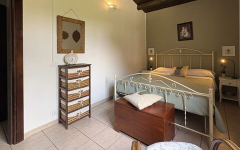 Villa Simona: Meubilair, Interieur Ontwerp, Bed, Flooring, Verdieping, Slaapkamer, Plafond, Hout, Kamer, Bedding