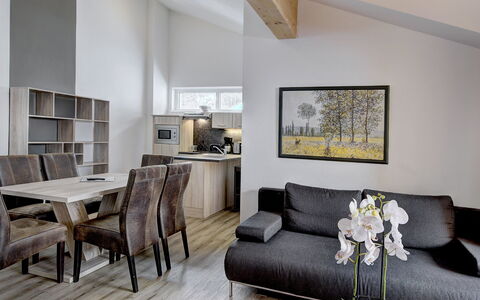 Saalbach-Hinterglemm 150: Meubilair, Interieur Ontwerp, Bankstel, Flooring, Plafond, Hout, Kamer, Verdieping, Woonkamer, Appartement
