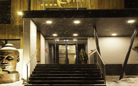 Saalbach-Hinterglemm 150: Interieur Ontwerp, Plafond, Flooring, Verlichting, Lichte Inrichting, Beits, Trap, Nacht, Hardwood, Houten Vloer