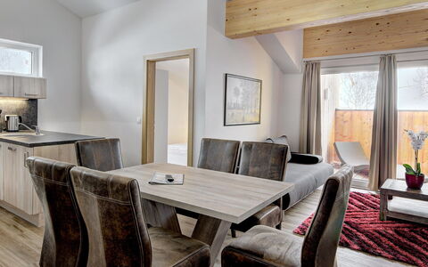 Saalbach-Hinterglemm 150: Meubilair, Hout, Interieur Ontwerp, Plafond, Huis, Kamer, Woonkamer, Stoel, Bankstel, Hardwood