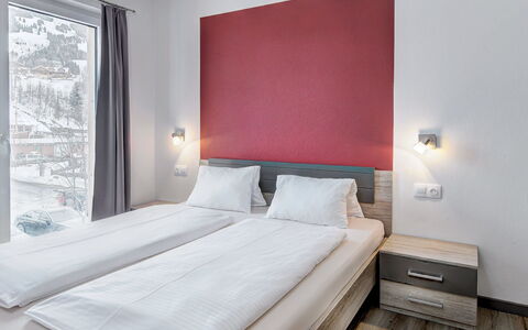 Saalbach-Hinterglemm 150: Slaapkamer, Bed, Bedding, Bed Frame, Linens, Laken, Suite, Hoofdkussen, Hotel, Freezing