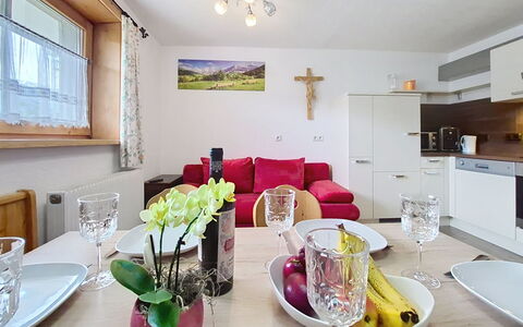Buchauer: Meubilair, Interieur Ontwerp, Flooring, Bankstel, Plafond, Kamer, Verdieping, Tafel, Woonkamer, Huis