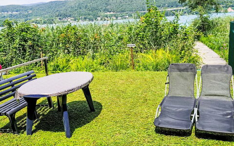 Velden am Wörthersee 39: Meubilair, Buitenmeubels, Buitentafel, Tafel, Stoel, Tuin, Gazon, Schaduw, Bank