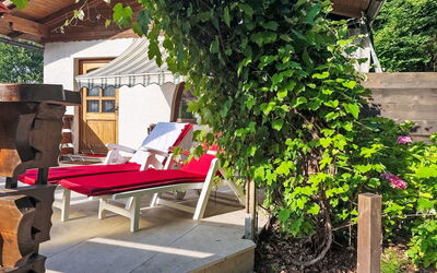 Velden am Wörthersee 39: Struik, Buitenmeubels, Tuin, Schaduw, De Lente, Paraplu, Outdoor Structuur, Stoel, Backyard