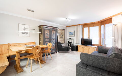 Runca 752: Toevlucht, Hotel, Badplaats