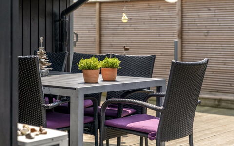 Wiebke - 50M from the Sea: Meubilair, Buitenmeubels, Bloempot, Buitentafel, Stoel, Kamerplant, Patio, Tuin, Keuken En Eettafel, Wicker