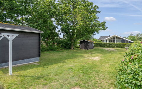 Wiebke - 50M from the Sea: Huis, Dak, Huis, Tuin, Verblijf, Gazon, Groundcover, Backyard, Garden Gebouwen, Werf