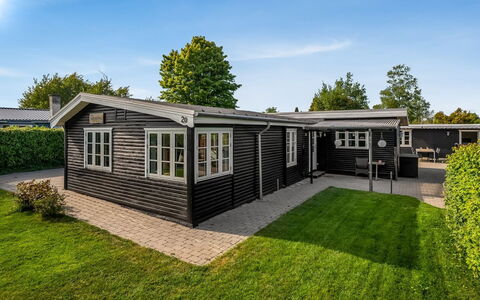 Asa - 500M from the Sea: Meubilair, Hout, Interieur Ontwerp, Flooring, Verdieping, Stoel, Kamer, Plafond, Woonkamer, Appartement
