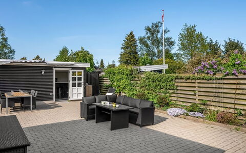 Asa - 500M from the Sea: Meubilair, Hout, Interieur Ontwerp, Flooring, Verdieping, Stoel, Kamer, Plafond, Woonkamer, Appartement