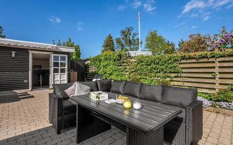 Asa - 500M from the Sea: Meubilair, Hout, Interieur Ontwerp, Flooring, Verdieping, Stoel, Kamer, Plafond, Woonkamer, Appartement